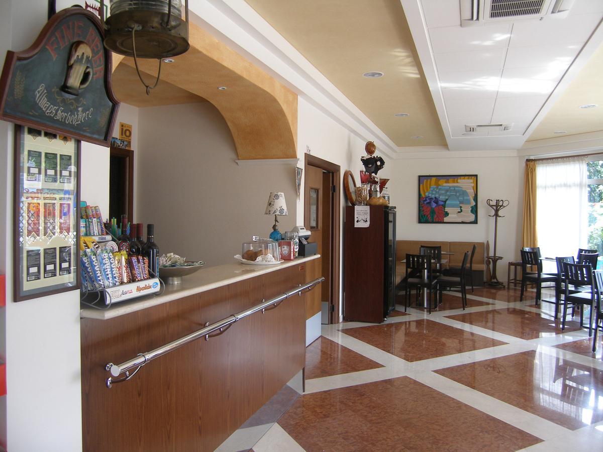 Aparthotel Rta Doria à Garde Extérieur photo