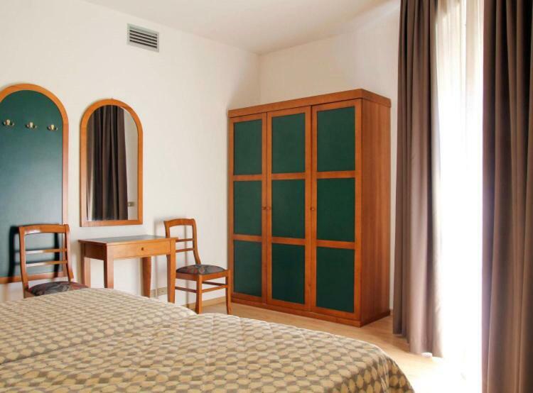 Aparthotel Rta Doria à Garde Extérieur photo