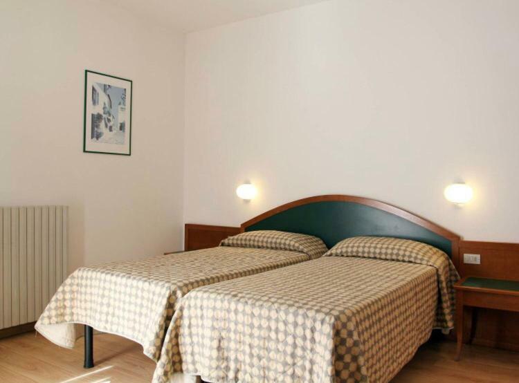 Aparthotel Rta Doria à Garde Extérieur photo