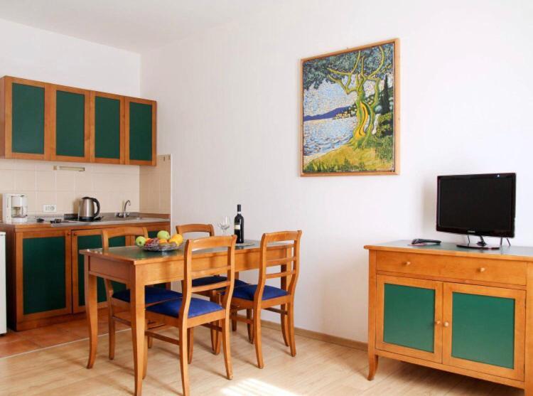 Aparthotel Rta Doria à Garde Extérieur photo